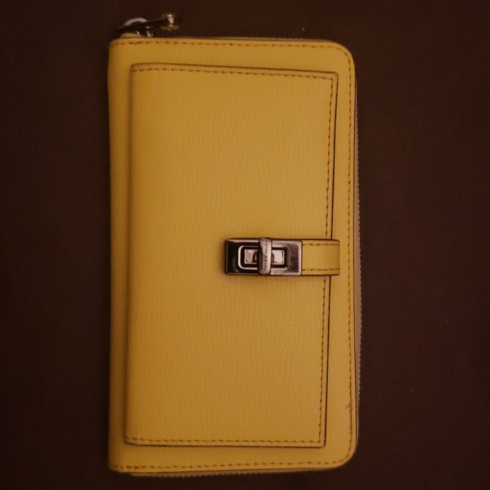 Henri Bendel W 57th Zip Around Wallet Turnlock